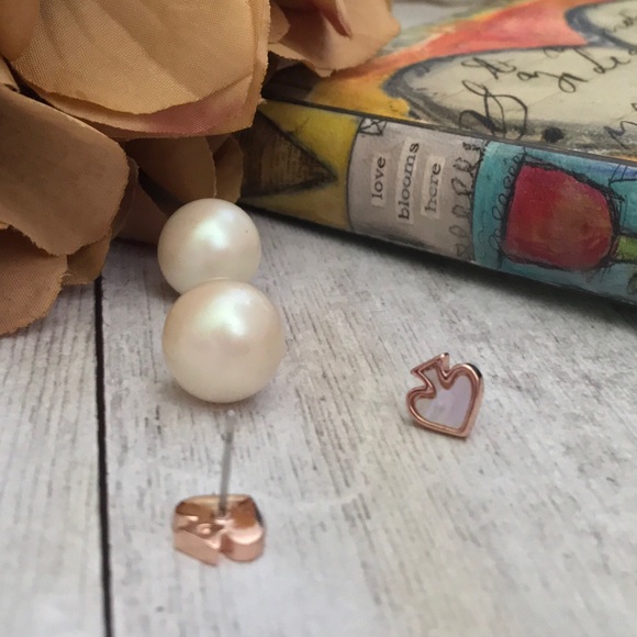 KATE SPADE • Reversible Pearl Spade Logo Earrings - Picture 8 of 8